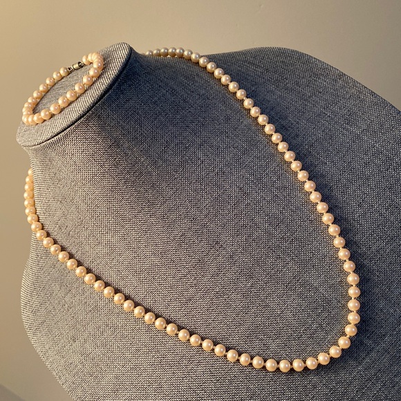 Jewelry - Vintage Pearl Necklace & Bracelet Set